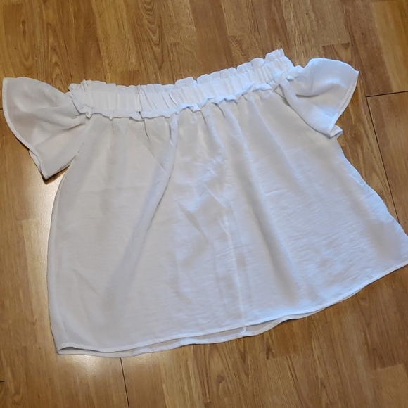 entro Tops - Entro white semi sheer off the shoulder flowy top